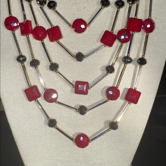 Red and Black Layered Faceted Glass Beaded Necklace - Picture 2 of 4